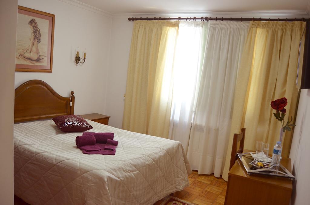 Residencia Filipe Hotel Гуарда Стая снимка